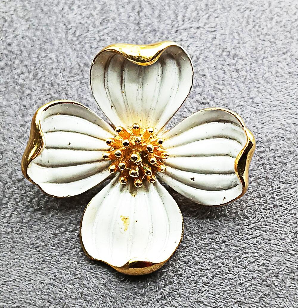 Vintage Signed Trifari Enamel and Gold Tone Dogwood Flower Brooch